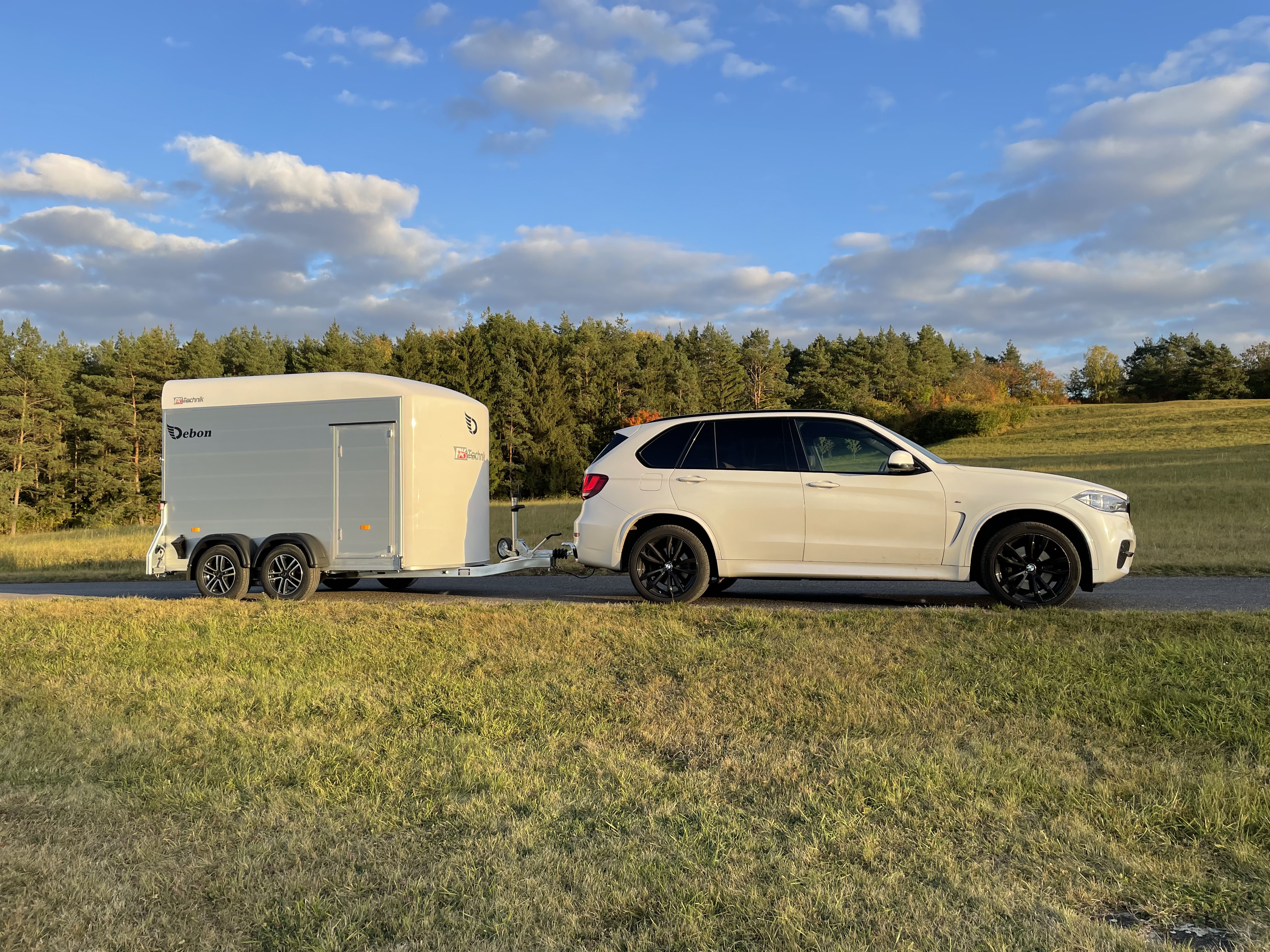 Skříňový přívěs Debon C500 bílý, ALU KOLA 21